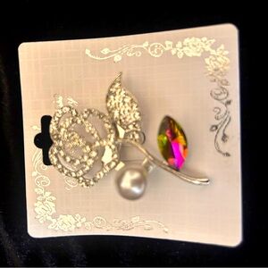 Elegant rose brooch with an iridescent pedal (Silver tone)